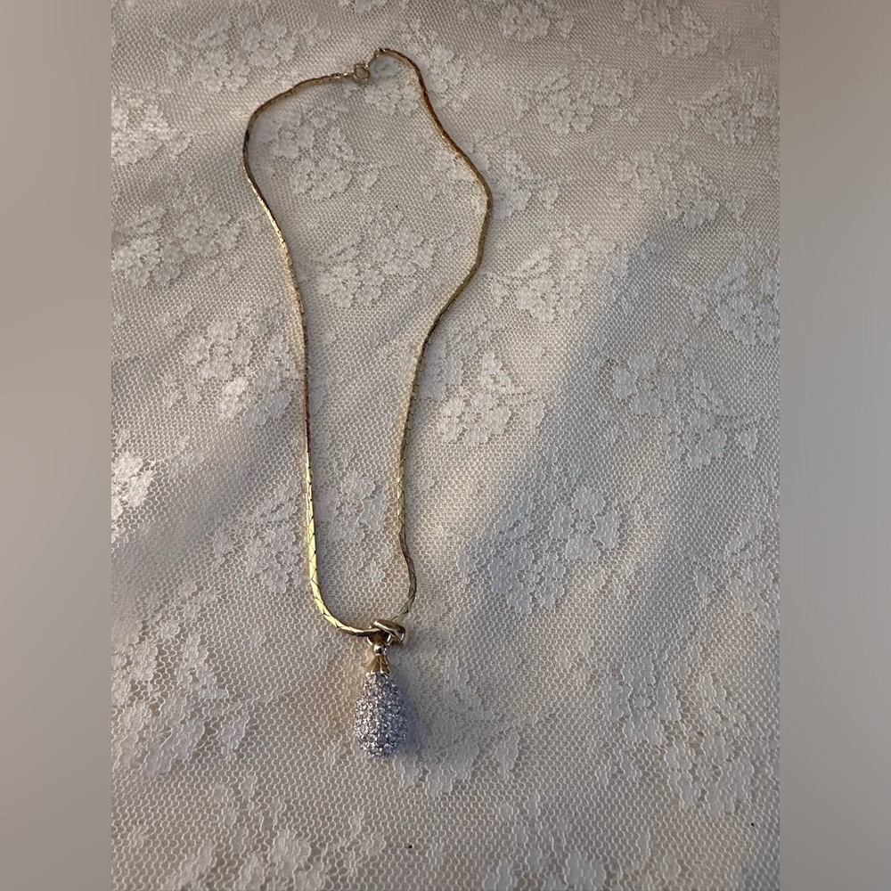 Elegant Gold Toned Necklace with Drop Pendant